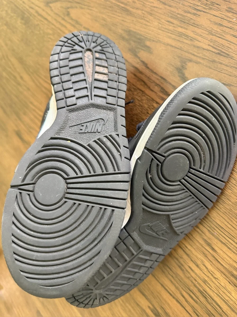 Nike Kids Low-Top Sneaker in Black and White